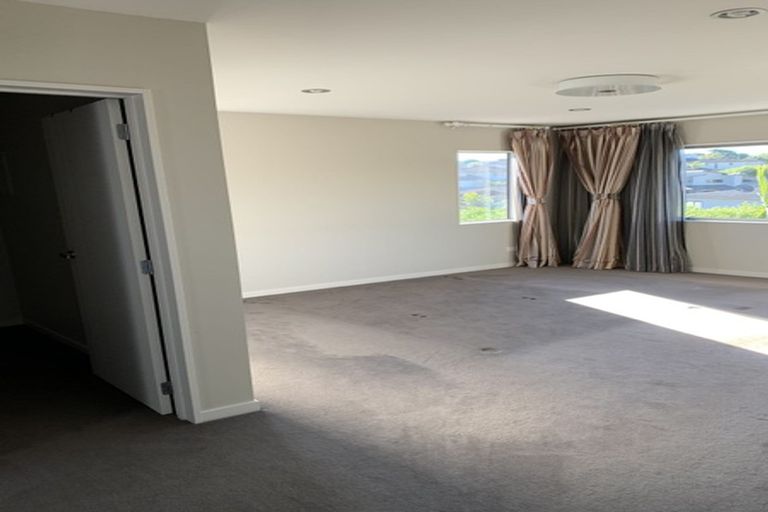 Photo of property in 6 Deele Close, Pinehill, Auckland, 0632