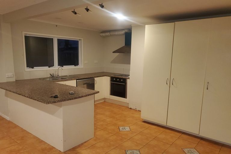 Photo of property in 1/1 Reynolds Place, Torbay, Auckland, 0630