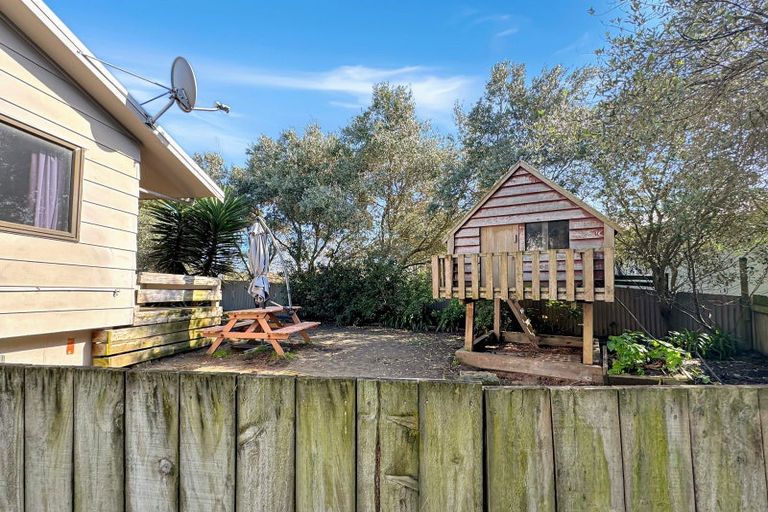 Photo of property in 6 Harrod Avenue, Foxton Beach, Foxton, 4815