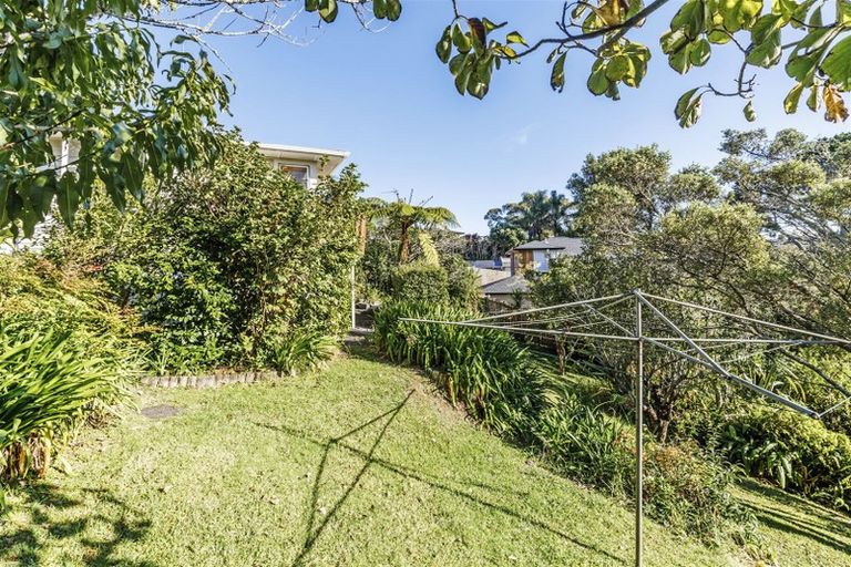 Photo of property in 399 Wairau Road, Totara Vale, Auckland, 0629