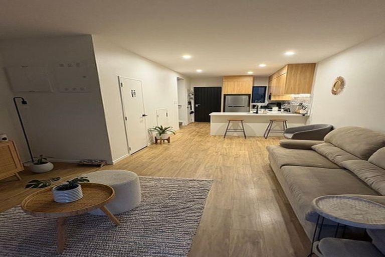 Photo of property in 4/89 Beach Road, Te Atatu Peninsula, 0610