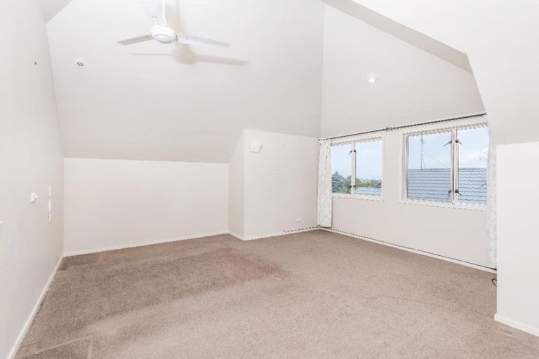 Photo of property in 17 Highwood Grove, Torbay, Auckland, 0630