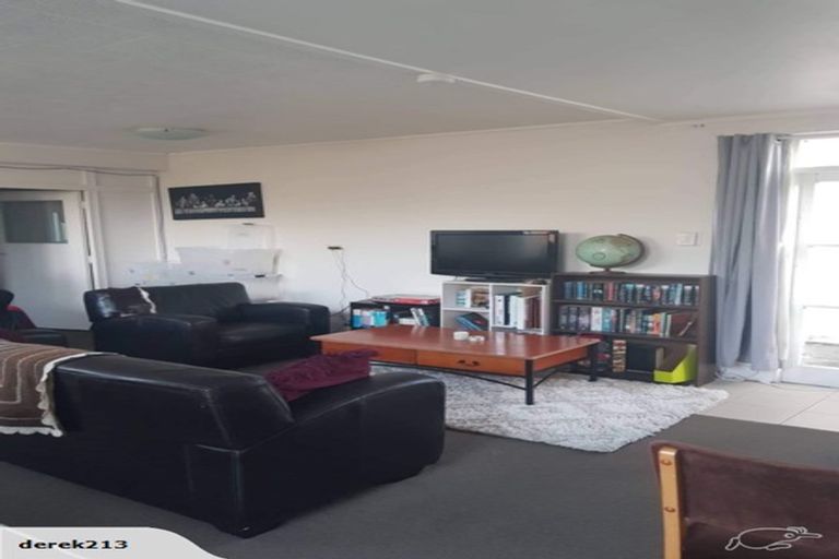 Photo of property in 24 Tiri Tiri Road, Birkdale, Auckland, 0626