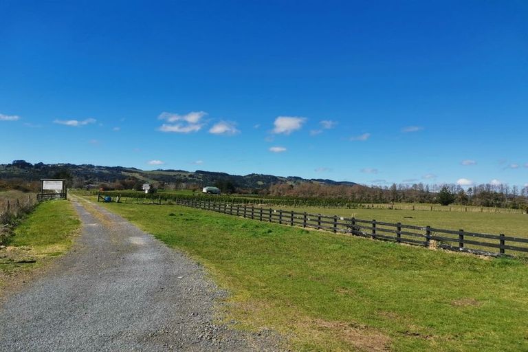 Photo of property in 201 Sutton Road, Drury, 2113