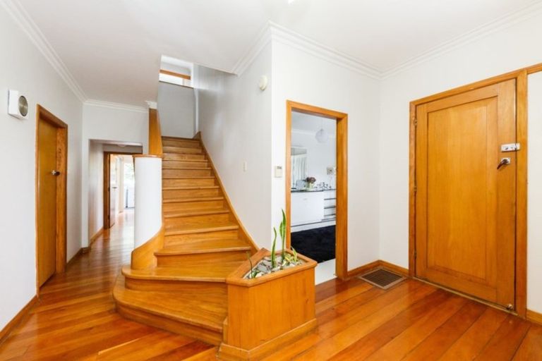 Photo of property in 546 Featherston Street, Roslyn, Palmerston North, 4414