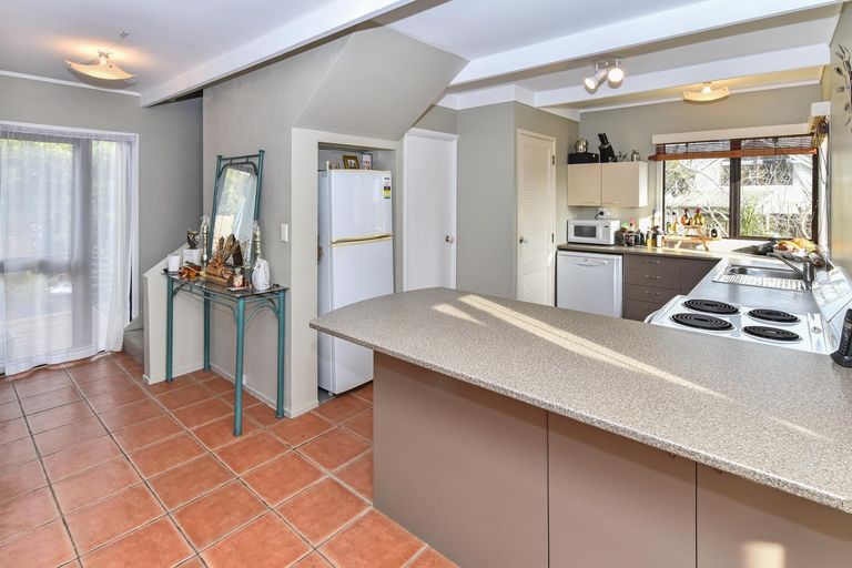 Photo of property in 10 Mcinnes Place, Queenwood, Hamilton, 3210