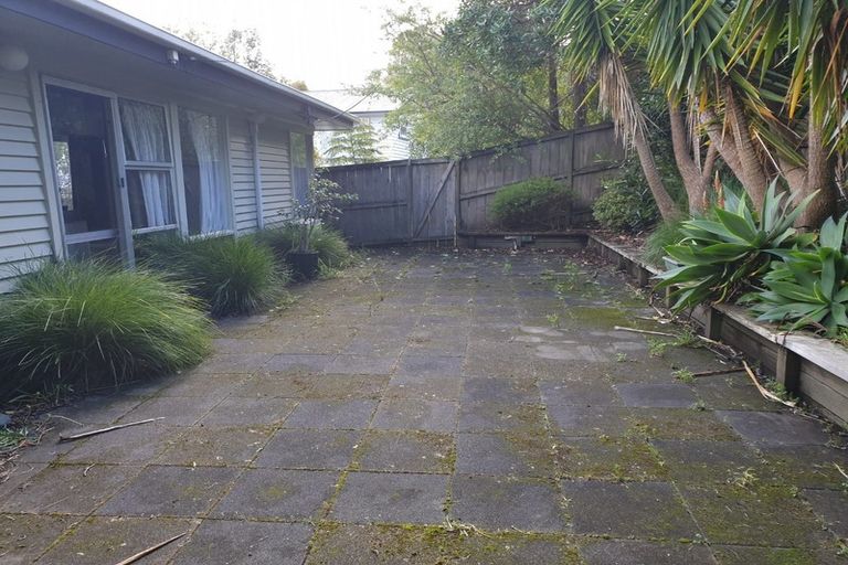Photo of property in 1/546 Glenfield Road, Glenfield, Auckland, 0629