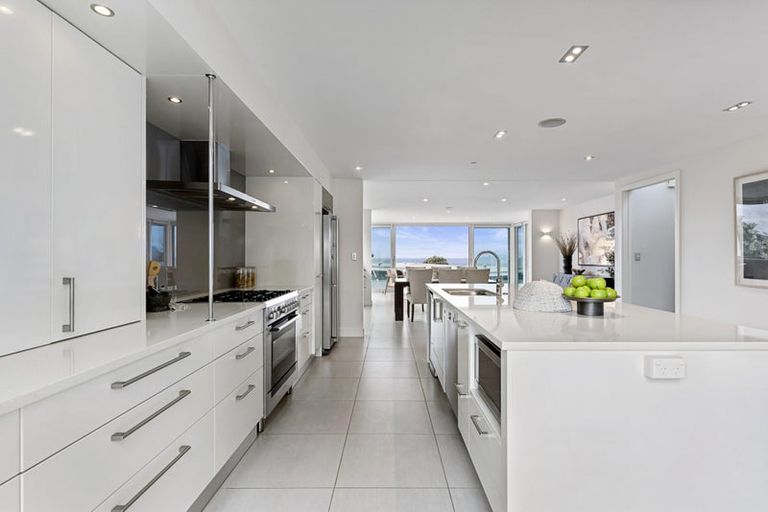 Photo of property in 11a Bournemouth Terrace, Murrays Bay, Auckland, 0630