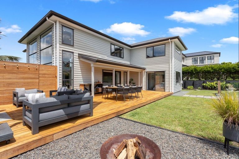 Photo of property in 15 William Blake Way, Riverhead, 0820