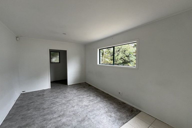 Photo of property in 11 Kilcar Place, Massey, Auckland, 0614