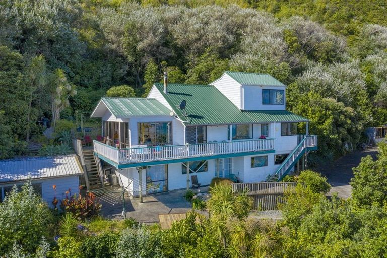 Photo of property in 13c Makorori Beach Road, Makorori, Gisborne, 4073