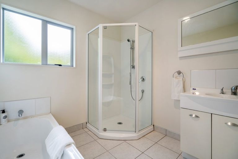 Photo of property in 2/22 Valley Road, Browns Bay, Auckland, 0630