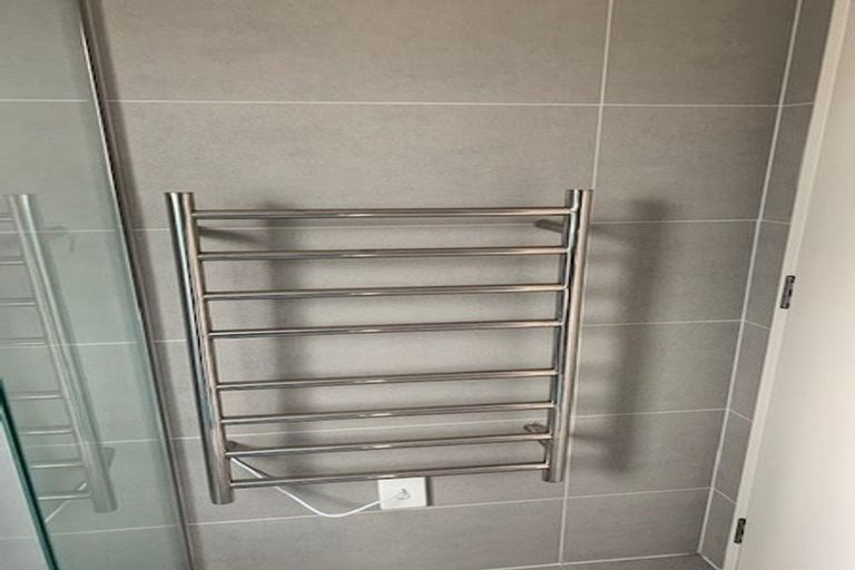 Photo of property in 73 Tamahere Drive, Glenfield, Auckland, 0629