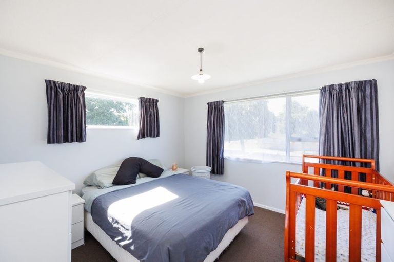Photo of property in 61 Hillcrest Drive, Kelvin Grove, Palmerston North, 4414