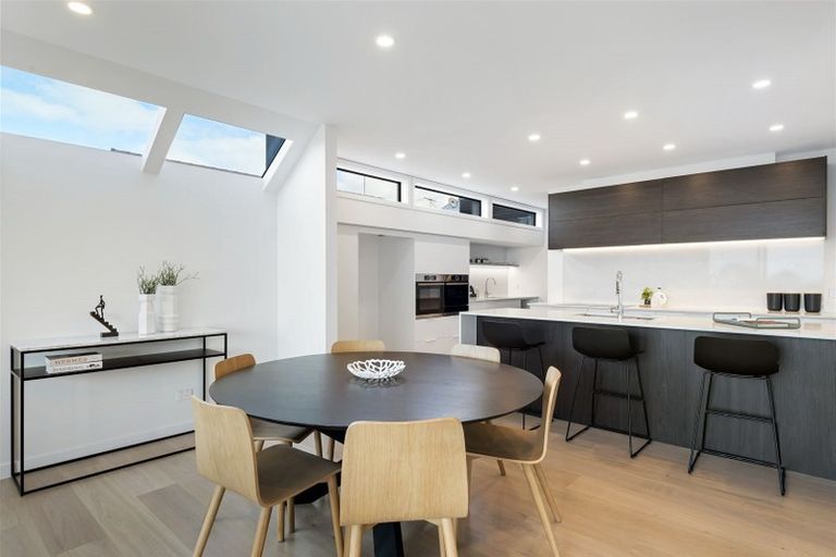 Photo of property in 35a Gulf View Road, Murrays Bay, Auckland, 0630