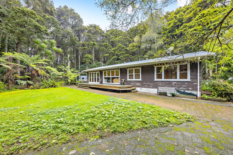 Photo of property in 11 Scenic Drive, Hillpark, Auckland, 2102
