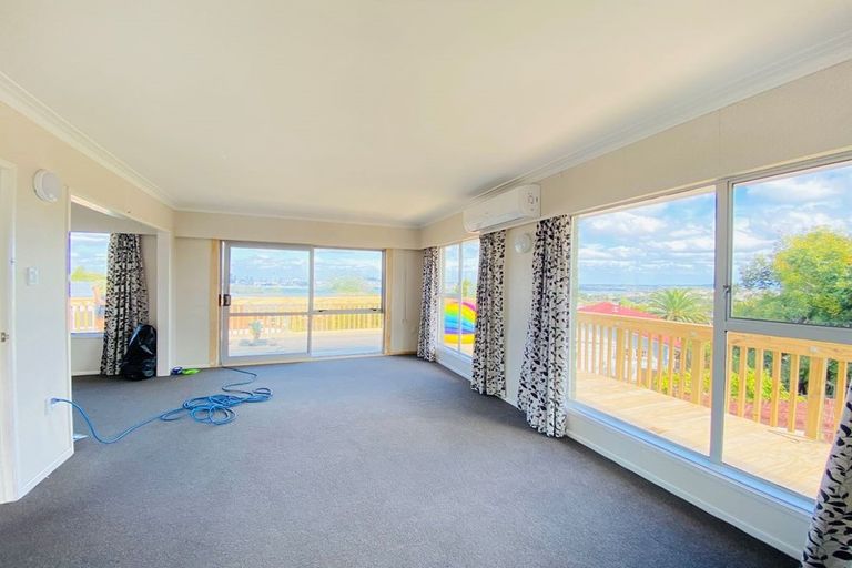 Photo of property in 150 Mokoia Road, Chatswood, Auckland, 0626