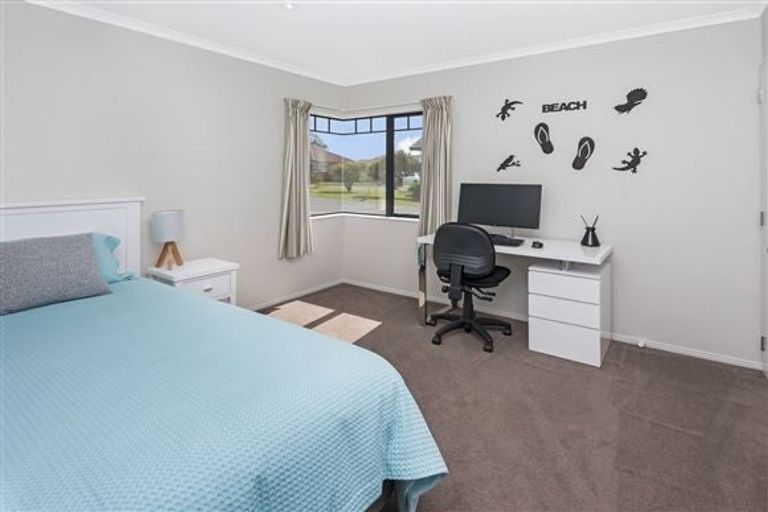 Photo of property in 5 Kalgan Place, Burswood, Auckland, 2013