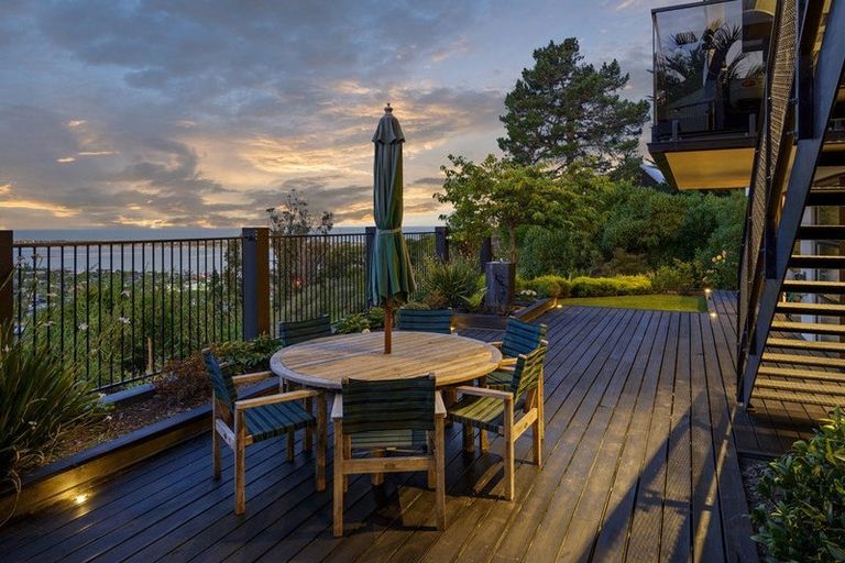 Photo of property in 8a Mandalay Lane, Redcliffs, Christchurch, 8081