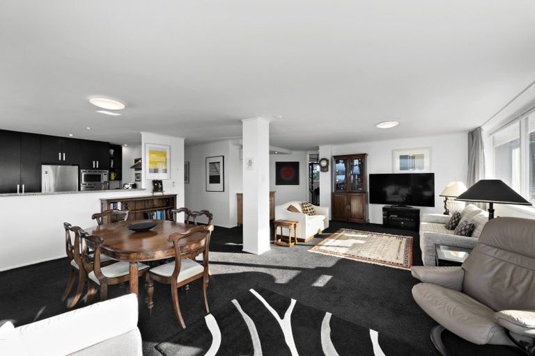 Photo of property in Clifton Towers, 202 Oriental Parade, Oriental Bay, Wellington, 6011