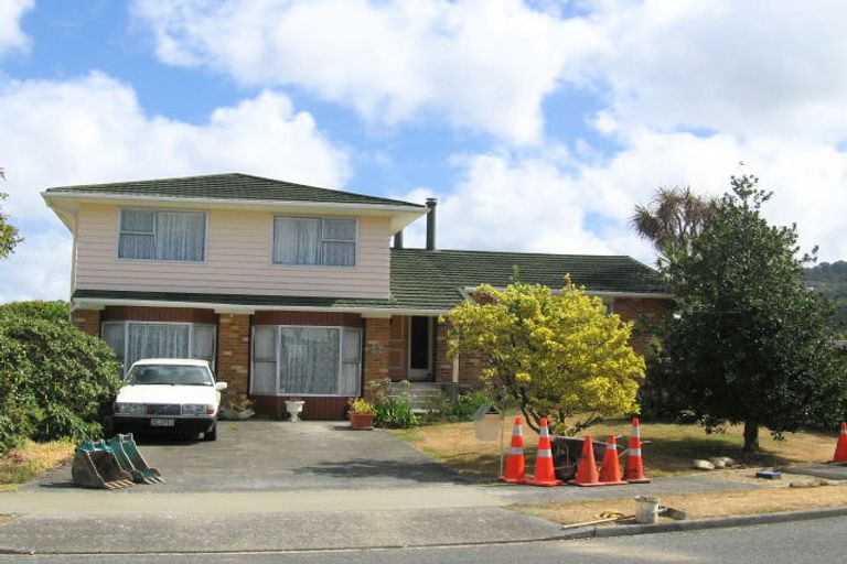 Photo of property in 11 Omaha Grove, Totara Park, Upper Hutt, 5018