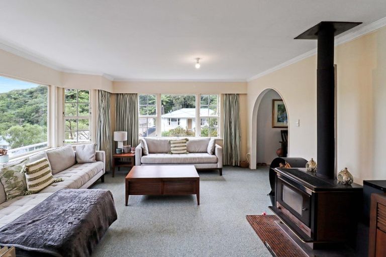 Photo of property in 17 Holmes Grove, Naenae, Lower Hutt, 5011