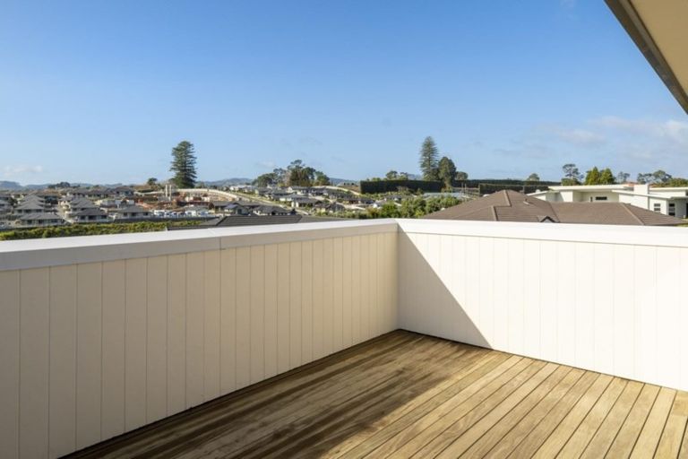 Photo of property in 37 Contour Avenue, Pyes Pa, Tauranga, 3112