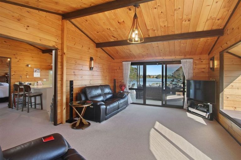 Photo of property in 100 Wharf Road, Clarks Beach, Pukekohe, 2679