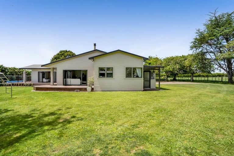Photo of property in 300 Awai Road, Tarurutangi, New Plymouth, 4372