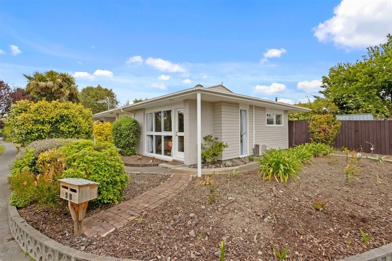 Photo of property in 2/5 Sarabande Avenue, Redwood, Christchurch, 8051