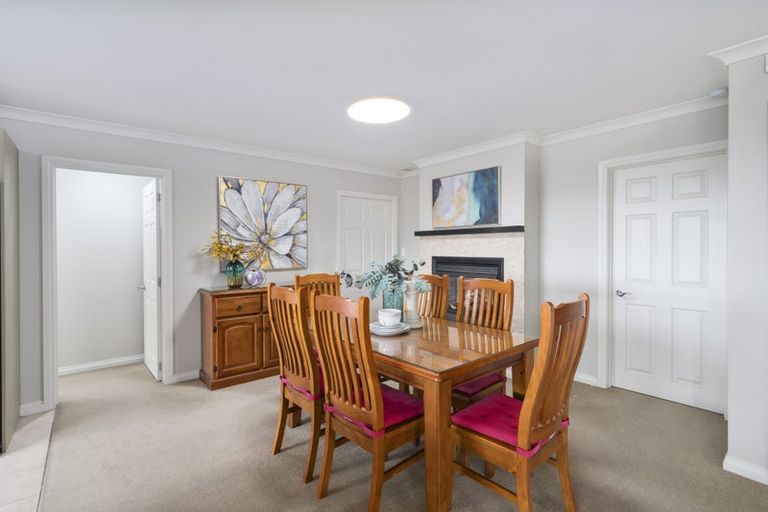 Photo of property in 14 Pittville Place, Henderson, Auckland, 0612
