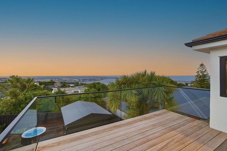 Photo of property in 5b Madeley Road, Mount Pleasant, Christchurch, 8081