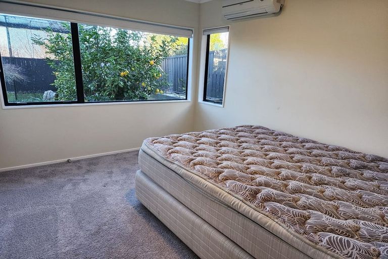 Photo of property in 102 Wiseley Road, West Harbour, Auckland, 0618