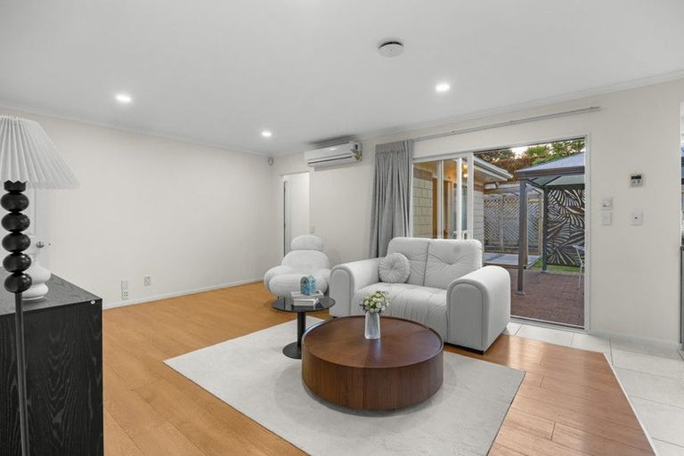 Photo of property in 8 William Woods Court, Flat Bush, Auckland, 2016