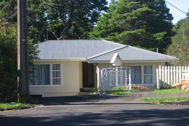 Photo of property in 11 Waters Place, New Lynn, Auckland, 0600