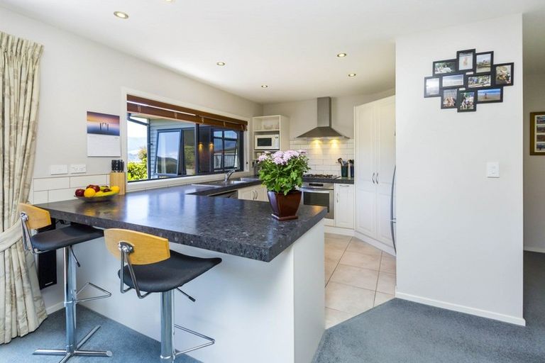 Photo of property in 27 Mcewen Crescent, Riverstone Terraces, Upper Hutt, 5018