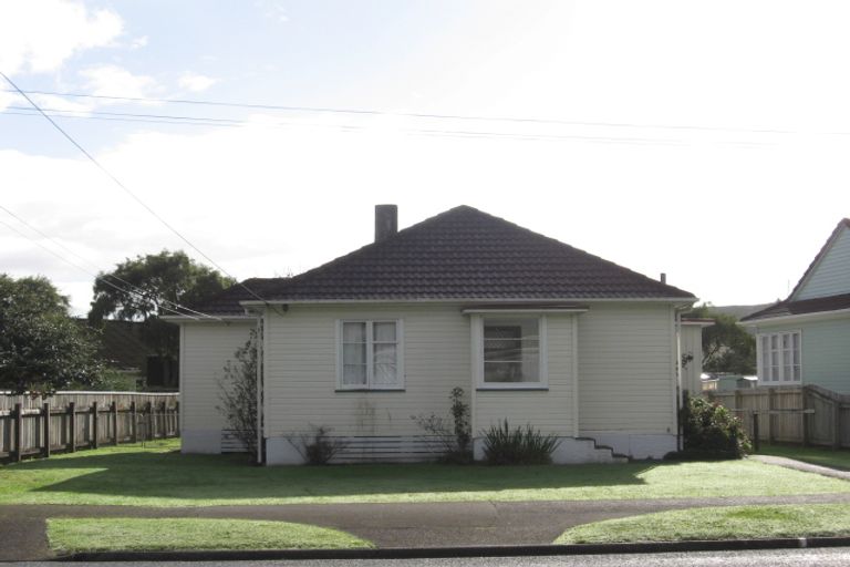 Photo of property in 105 Waddington Drive, Naenae, Lower Hutt, 5011