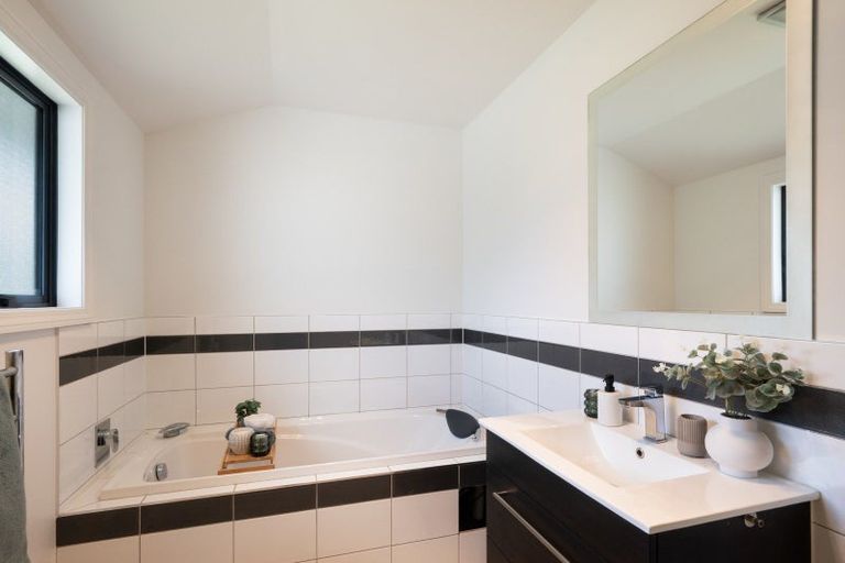 Photo of property in 372 Arapaepae Road South, Levin, 5571