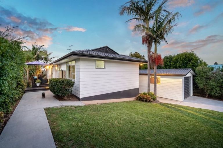 Photo of property in 10 West Glade Crescent, Birkenhead, Auckland, 0626