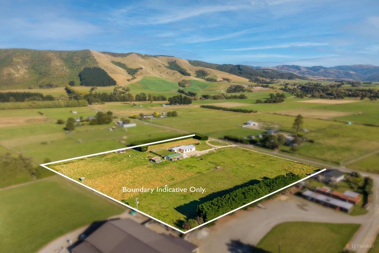 Photo of property in 19 Mount John Road, Waimate, 7977
