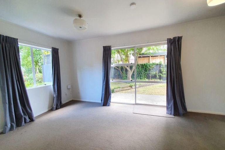 Photo of property in 2/43 Seabrook Avenue, New Lynn, Auckland, 0600