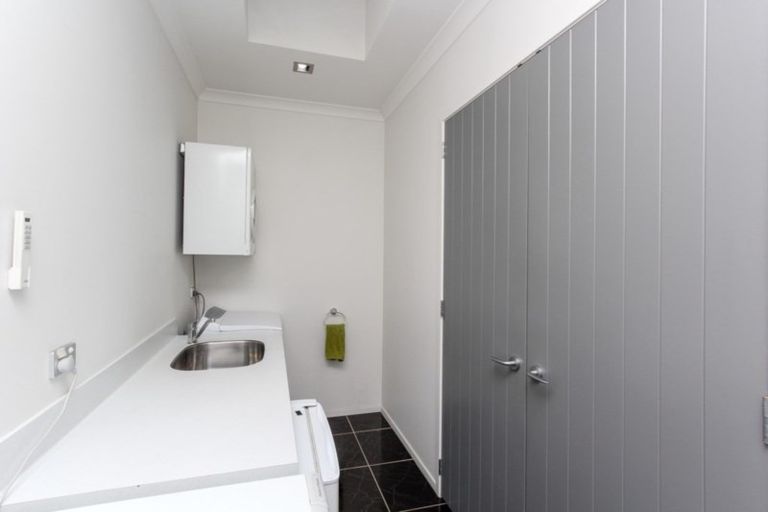 Photo of property in 20 Mangorei Road, Strandon, New Plymouth, 4312