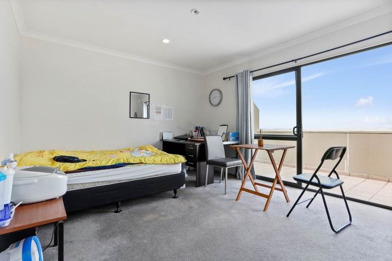 Photo of property in 75l Hill Street, Onehunga, Auckland, 1061