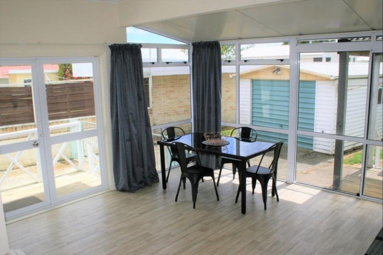 Photo of property in 6 Carlisle Street, Levin, 5510