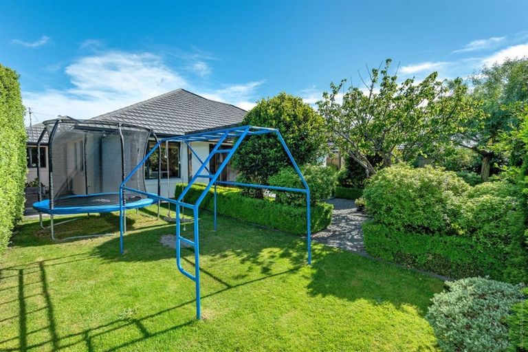 Photo of property in 12 Sheraton Place, Redwood, Christchurch, 8051