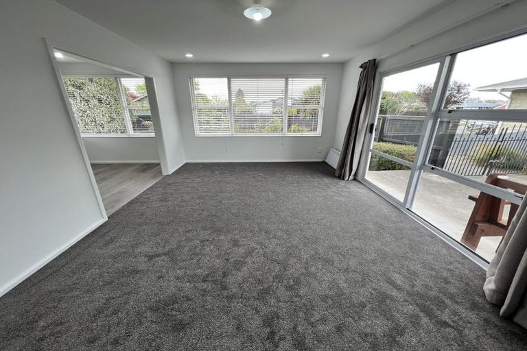 Photo of property in 16 Sarabande Avenue, Redwood, Christchurch, 8051