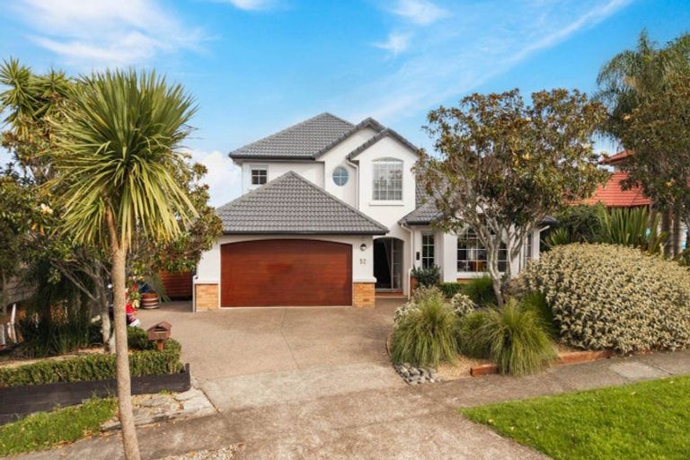 Photo of property in 52 Rising Parade, Fairview Heights, Auckland, 0632