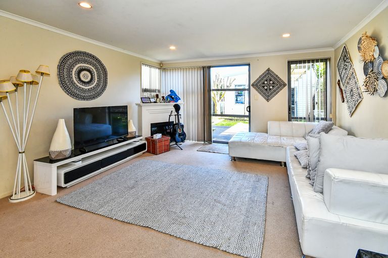 Photo of property in 4 Reins Road, Takanini, 2112