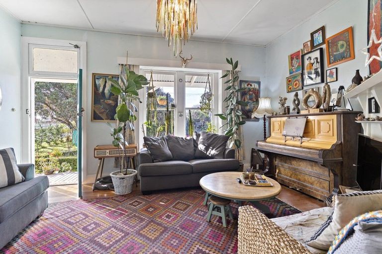 Photo of property in 10 Venice Street, Martinborough, 5711