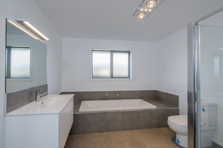 Photo of property in 25 Barry Curtis Place, Levin, 5510